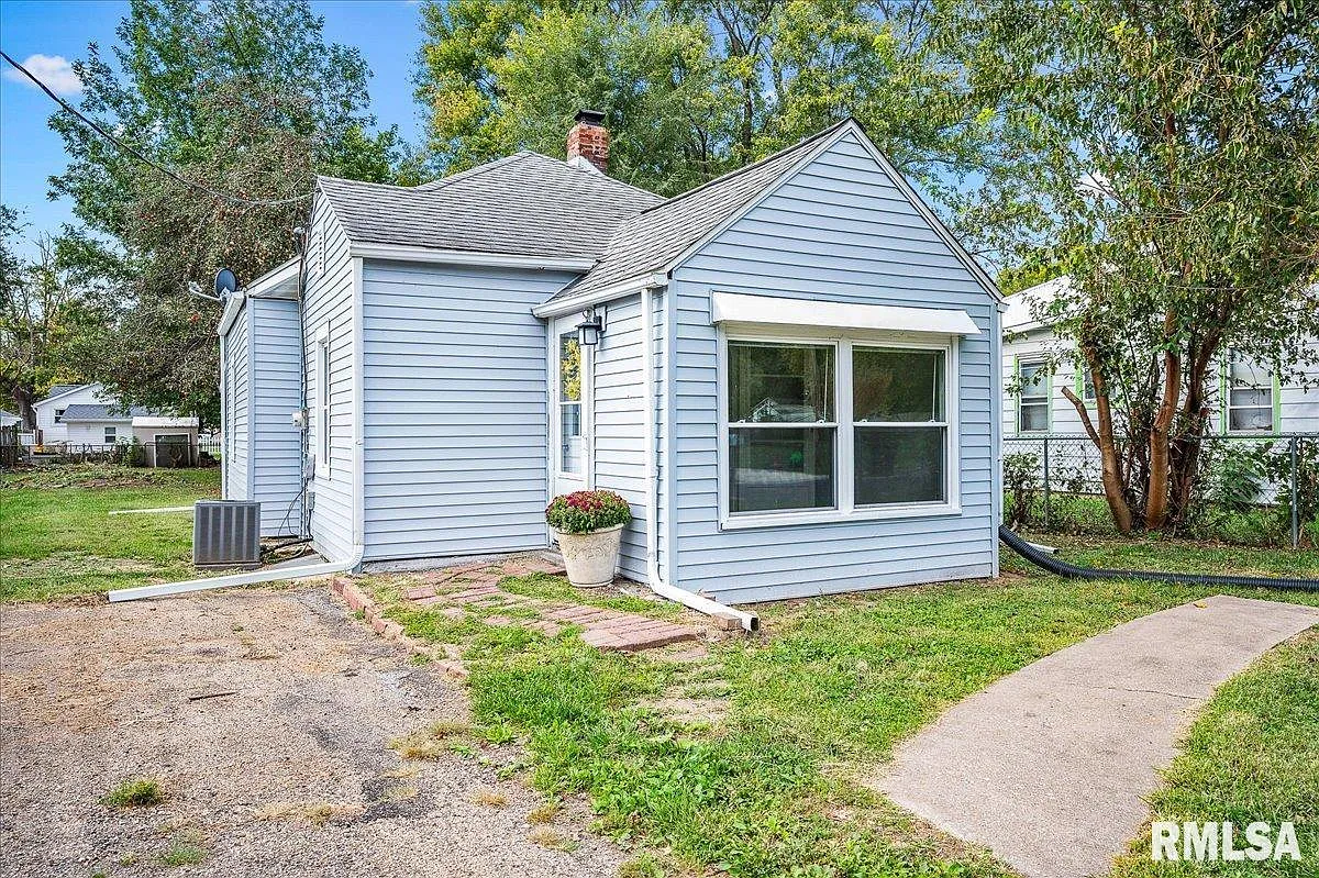 116 Linden St photo 1
