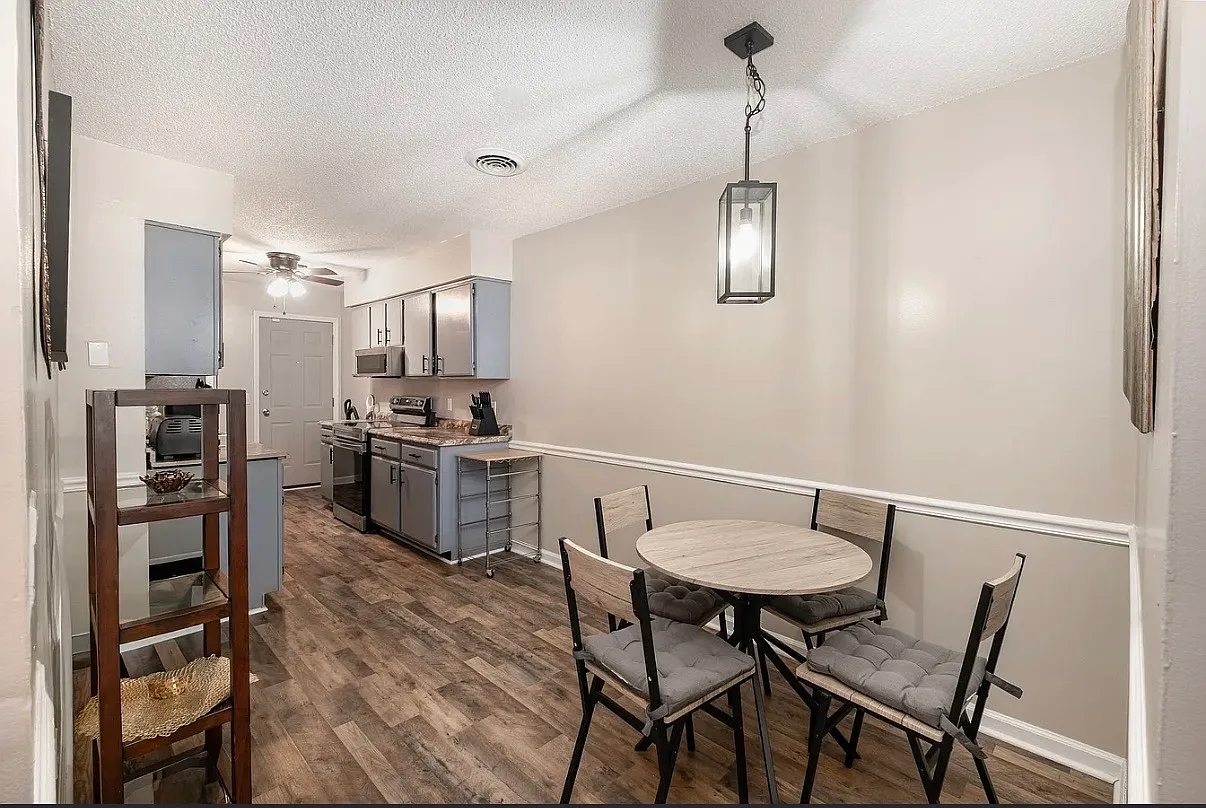 3 bed, 1075 sqft, $2,000 — Photo 1