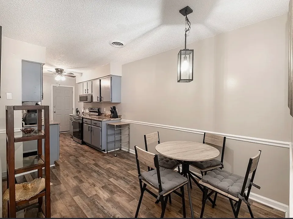 806 Charlie Pl