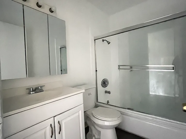 6633 Vineland Ave — Photo 9