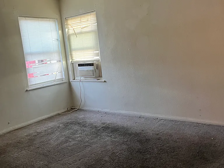 1041 Flora Ave — Photo 16