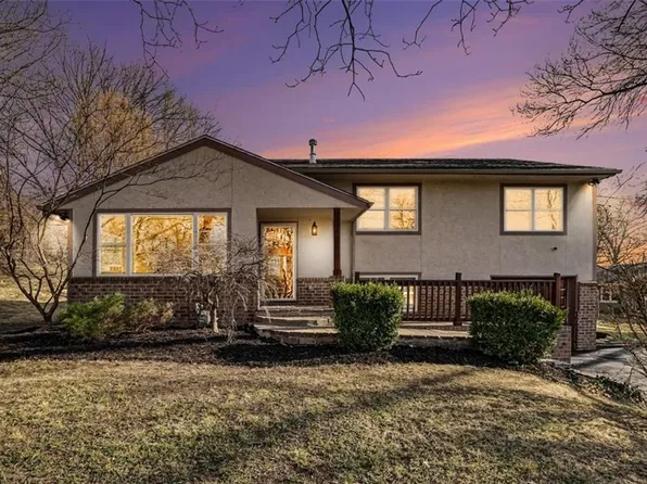 1701 NE 49th St, Kansas City, MO 64118