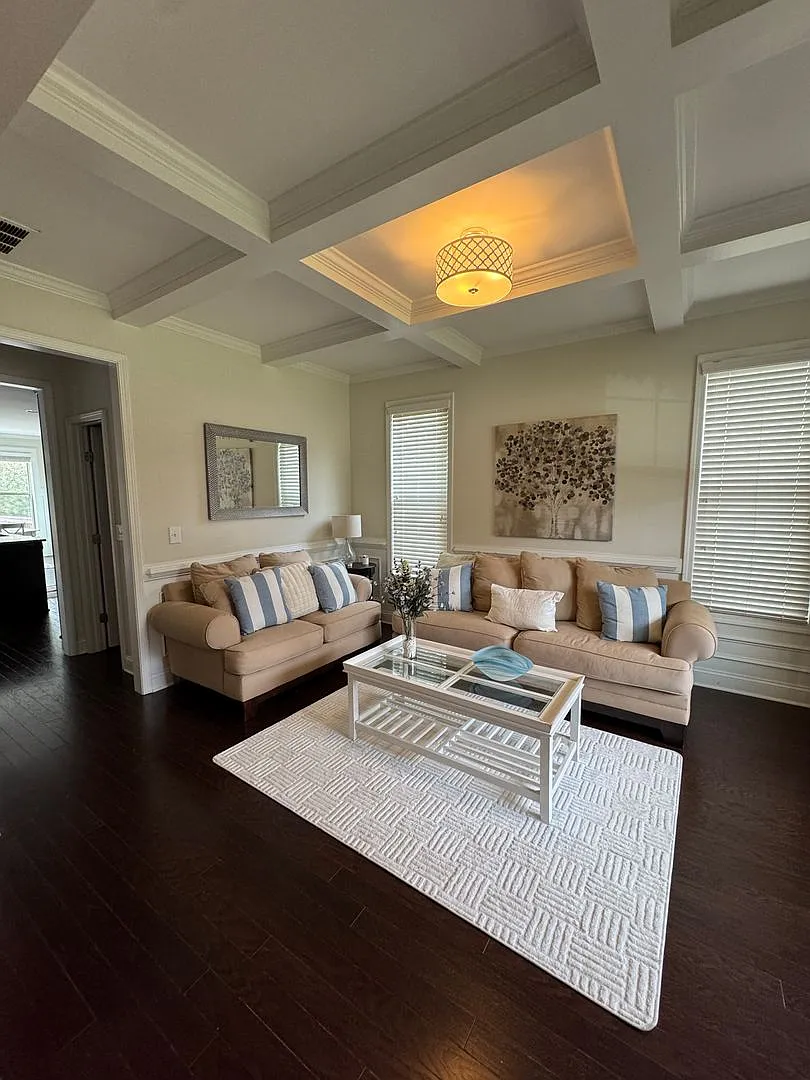 6 Bedroom Home in Flowery Branch! — Photo 3