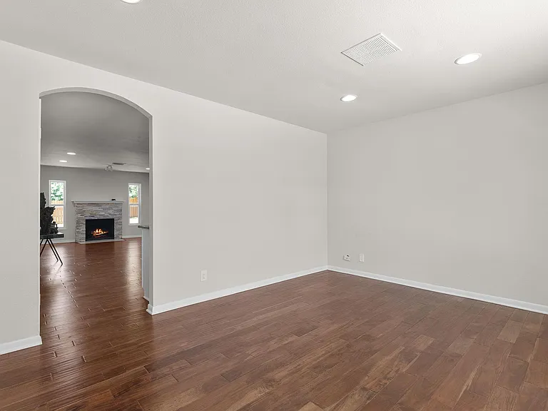501 Arbor Ln — Photo 4