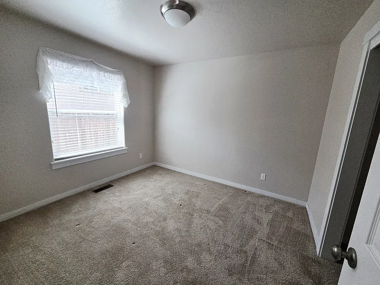 10604 Alpine St — Photo 8