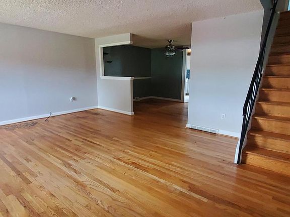 4th image of 4401 Deerpath Ln