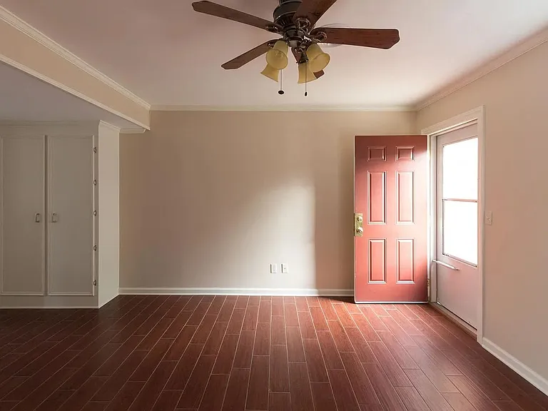 3000 Golden Rd #7 — Photo 8