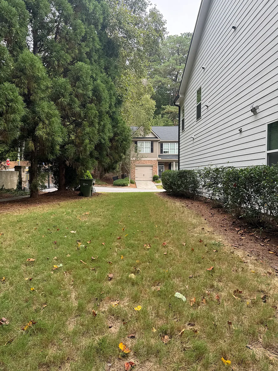 Building Photo - 2801 Ridgeview Dr SW