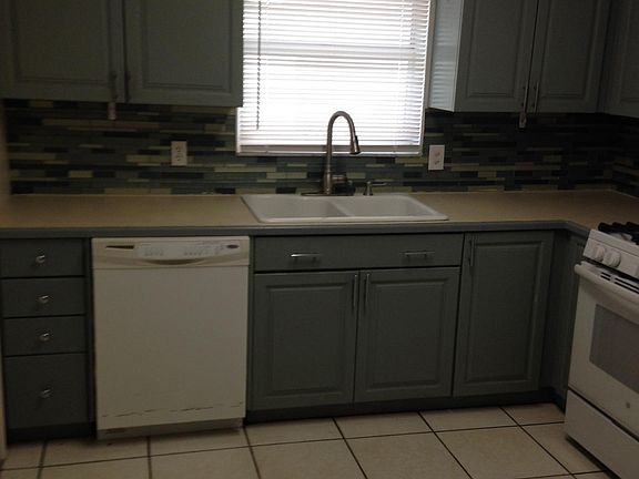 3rd image of 2033 Woodbridge Ln