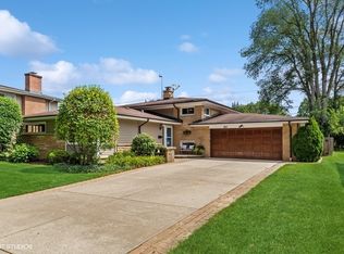 907 S Emerson St, Mount Prospect, IL 60056