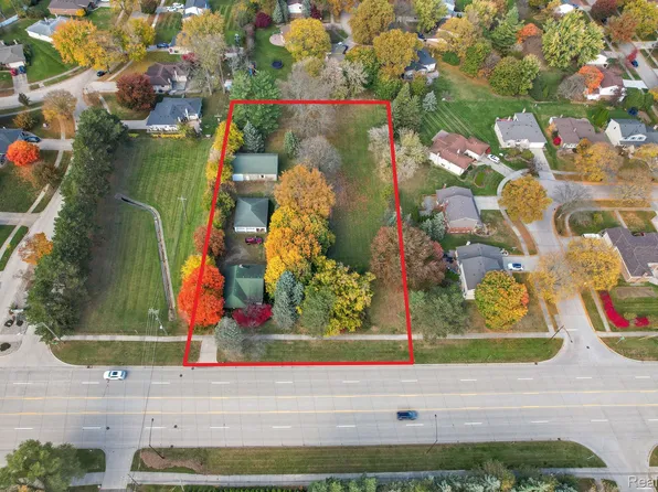 1375 E Long Lake Rd, Troy, MI 48085