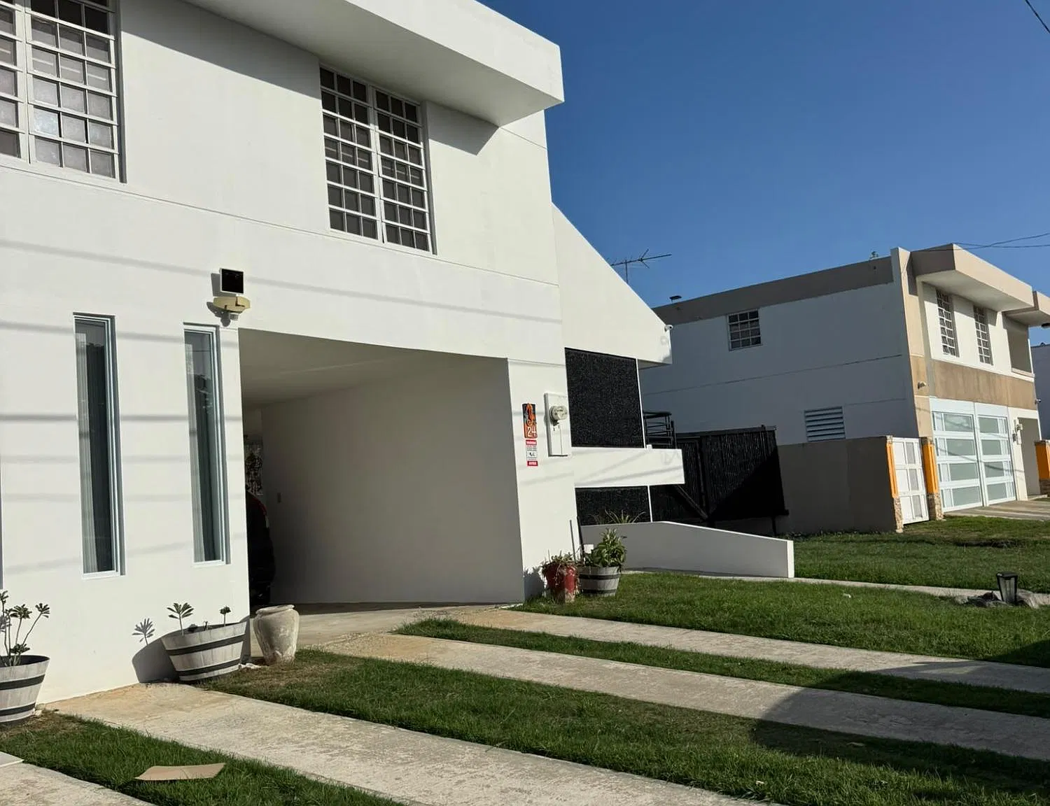 3 bed, 2.0 bath, 1600 sqft, $2,000 — Photo 2