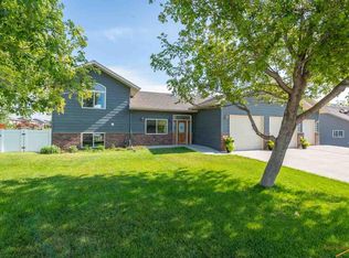 946 Northridge Dr, Rapid City, SD 57701