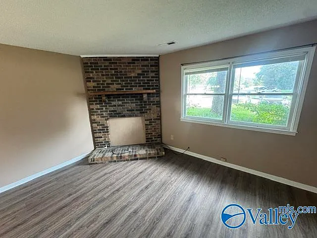 389 Oakland Rd — Photo 2