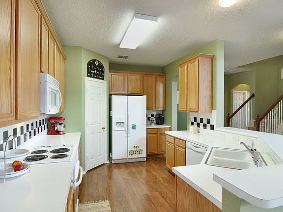 3rd image of 2053 Londonderry Dr
