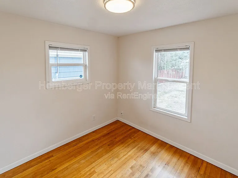 908 E Longfellow Ave — Photo 20