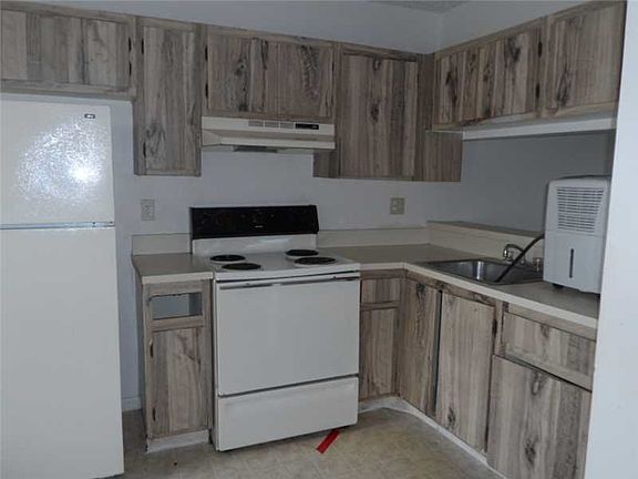 3rd image of 4131 Lakeside Dr