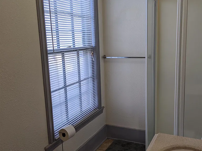 524 Jefferson St #4 — Photo 5