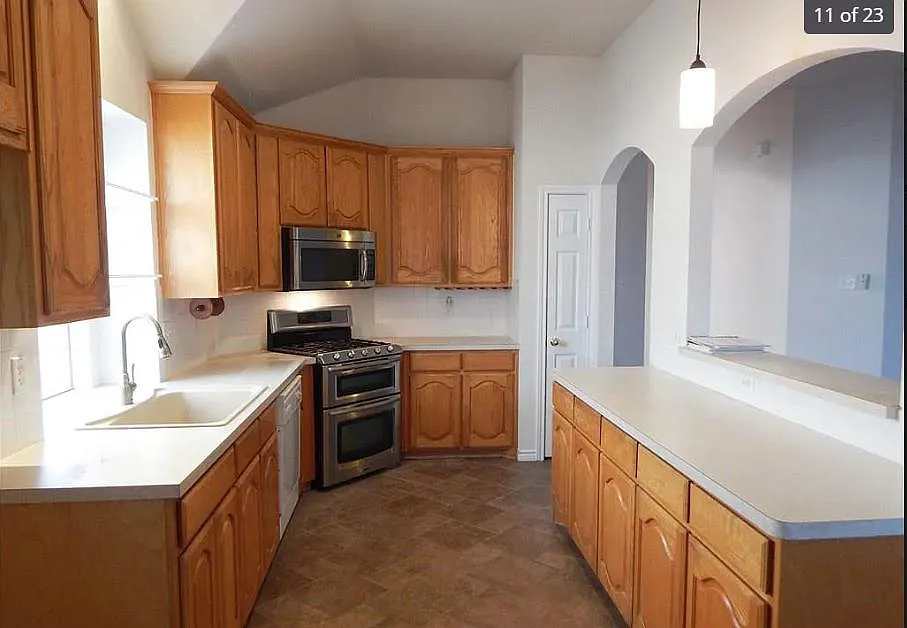 3 bed, 1812 sqft, $2,100 — Photo 2