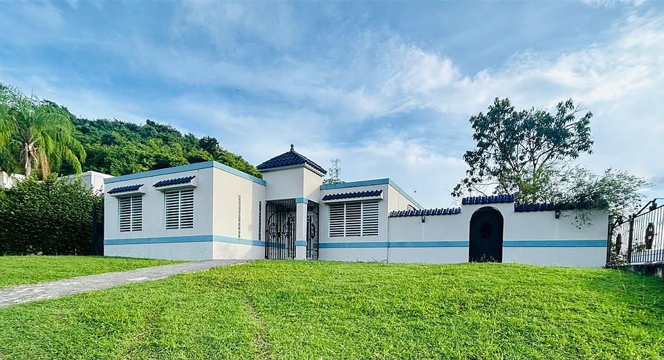 1st image of 555 URB. VALLE ESMERALDA