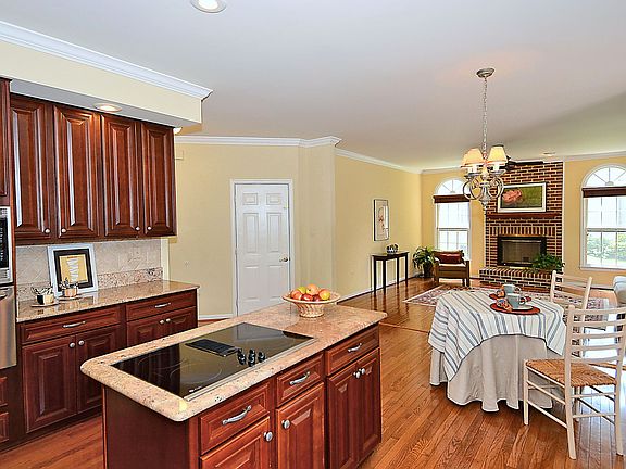 4th image of 8290 Tabor Ln