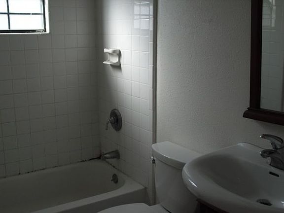 3rd image of 821 N 2nd 1/2 St