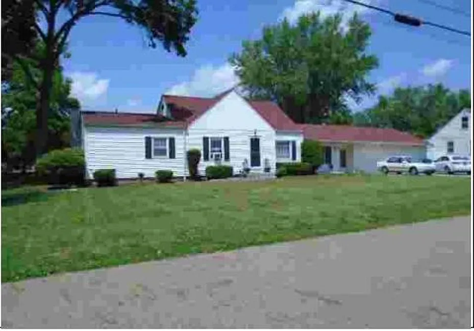 2219 41st St NE photo 1