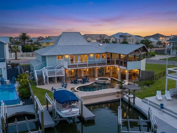 3 Luau Ln, Rockport, TX 78382