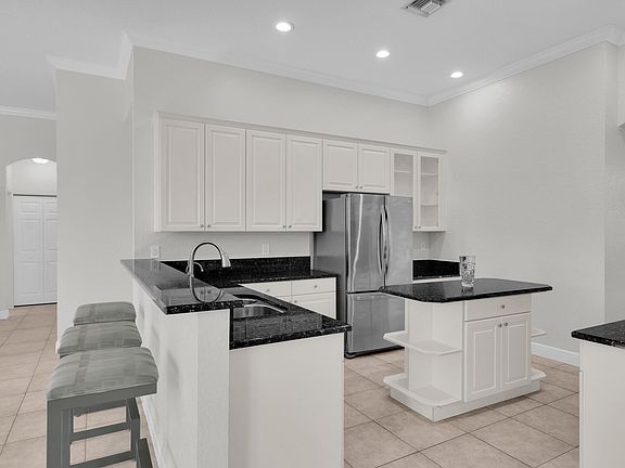 5th image of 103 MAGNOLIA Way