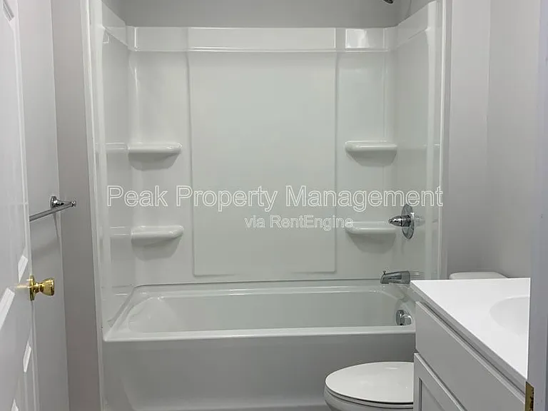 220 E Marshall St #A — Photo 11