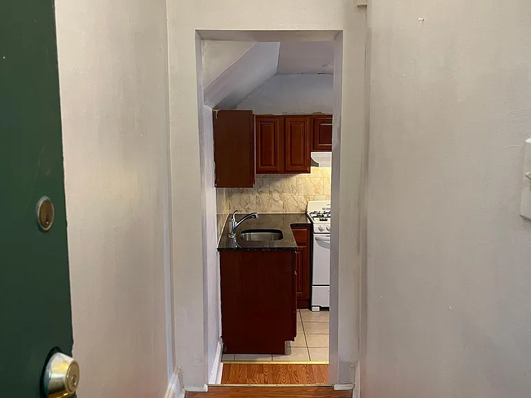 512 S 41st St #8 — Photo 15