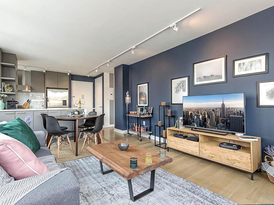1st image of 200 E 11th St APT 704