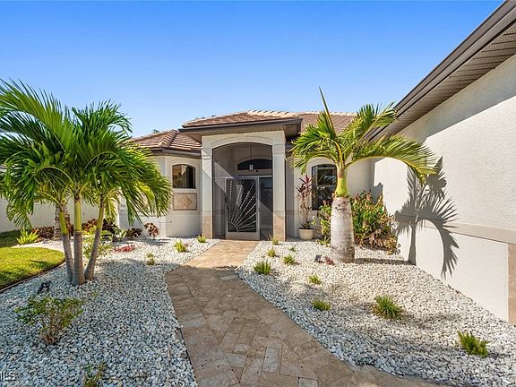 3rd image of 412 NW 32nd Pl