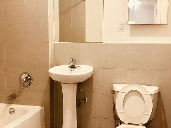 5th image of 1765 Townsend Ave APT 9B