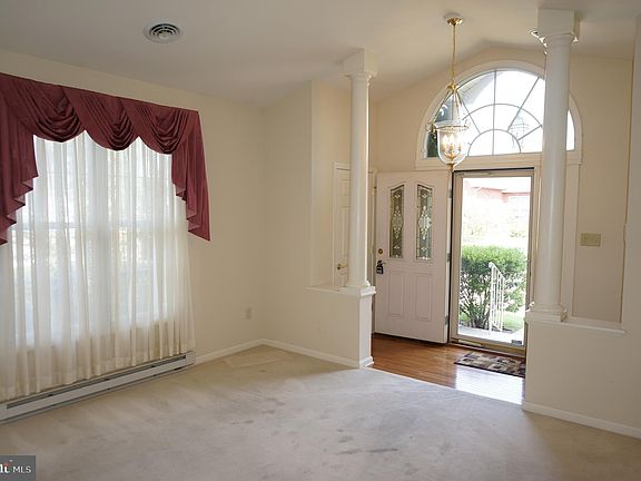 3rd image of 665 Trafalgar Dr