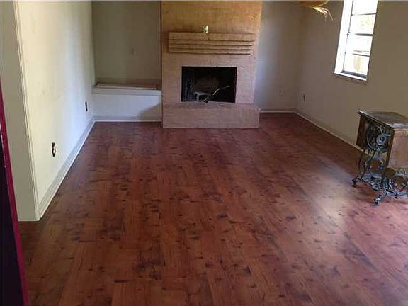 4th image of 225 Hughes St