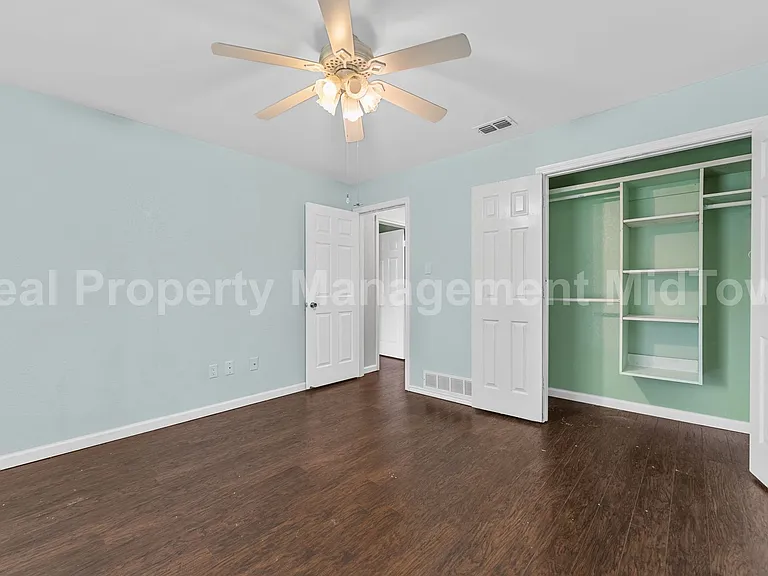 2132 Turf Club Dr — Photo 15