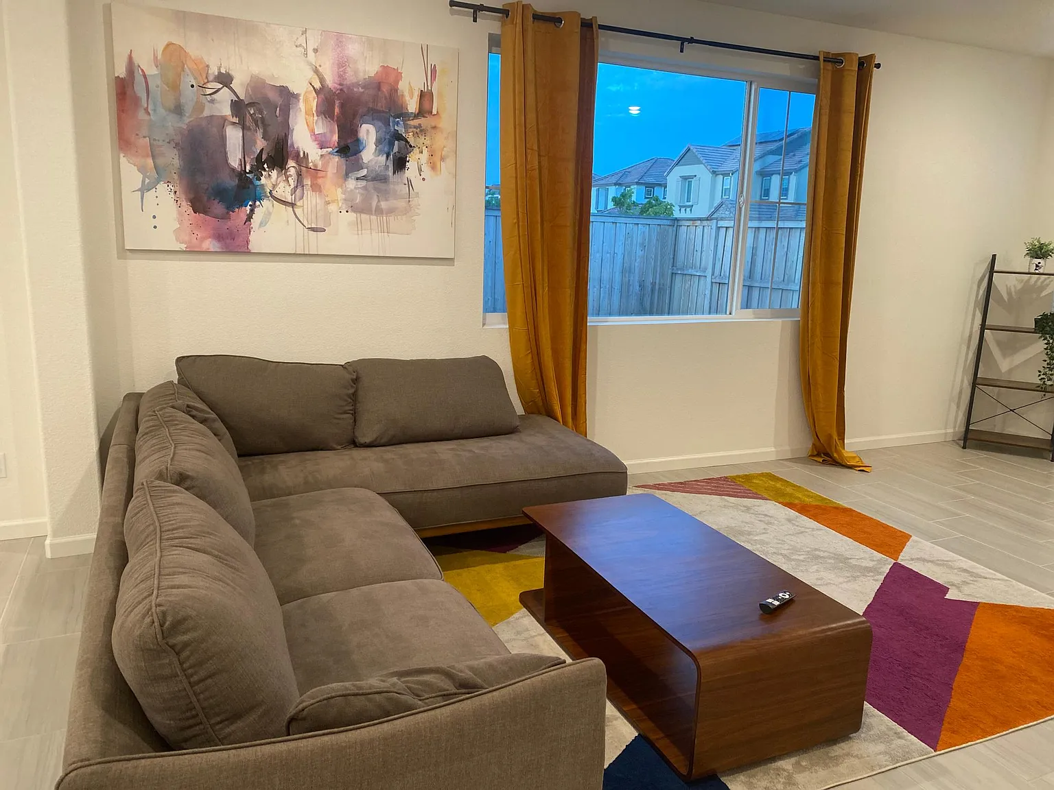 Tostalinda Dr, Tracy — Photo 3