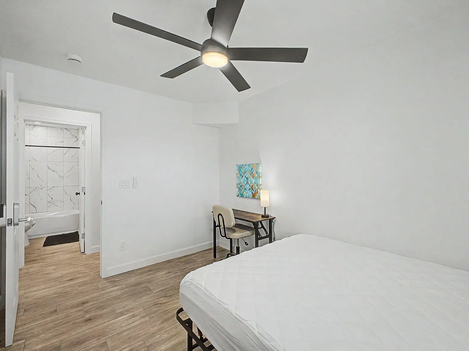 4 bed, 4.0 bath, 2400 sqft, $944 — Photo 3