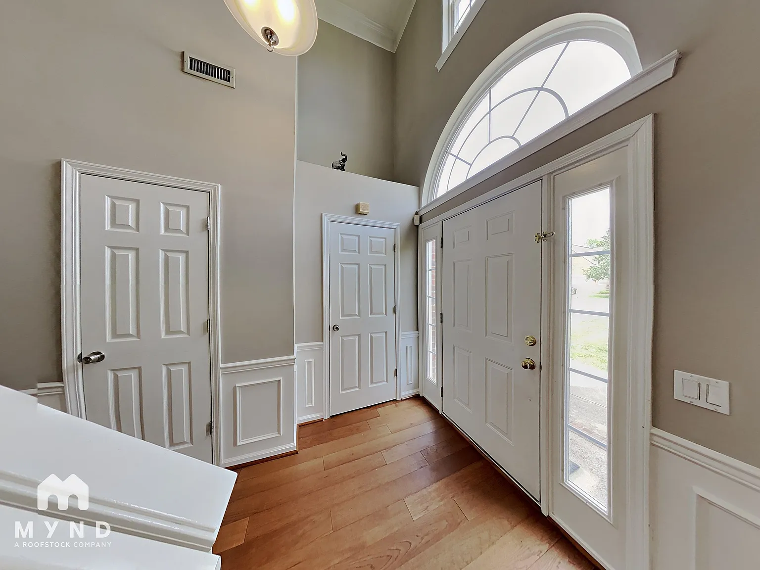 3 bed, 2.5 bath, 1860 sqft, $2,545 — Photo 2