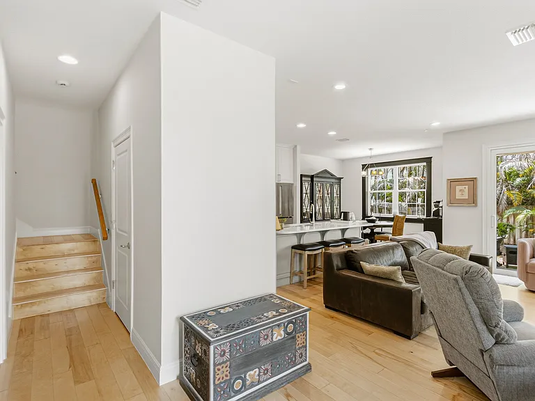 107 7th Ave — Photo 12