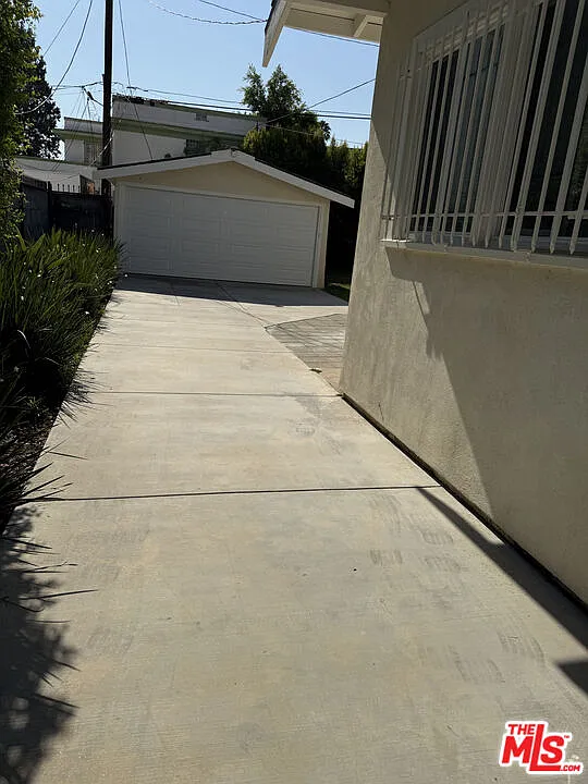 4 bed, 3.0 bath, 2052 sqft, $6,700 — Photo 3