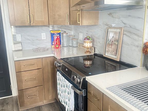 3rd image of 5213 Fairview Ter Floor 1