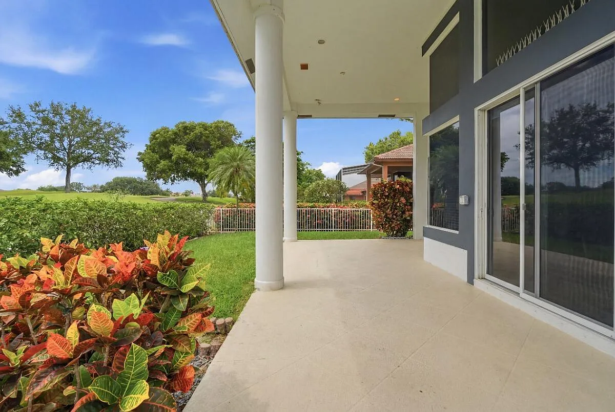5 bed, 4.5 bath, 3582 sqft, $7,950 — Photo 4