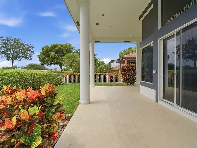 1716 NW 124th Way — Photo 4