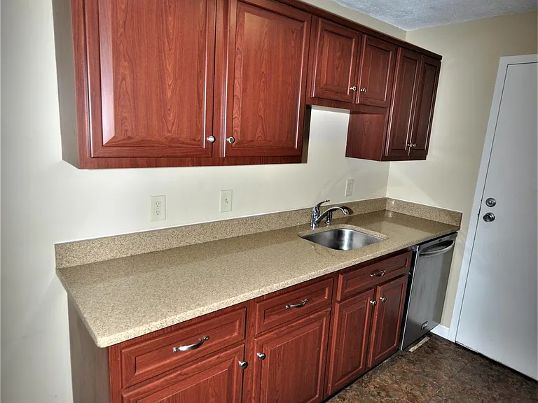 2 Post Oak Ln #8 — Photo 6