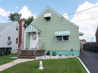 322 Saint James Ave, Woodbridge, NJ 07095