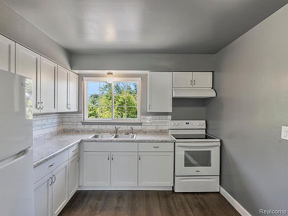 5th image of 25337 Shiawassee Cir APT 208