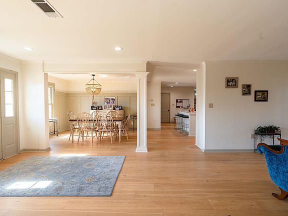 4th image of 5 White Oak Ct