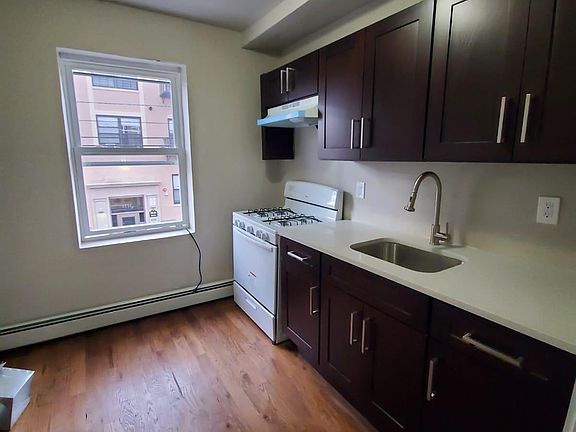 2nd image of 240 S Munn Ave Floor 1